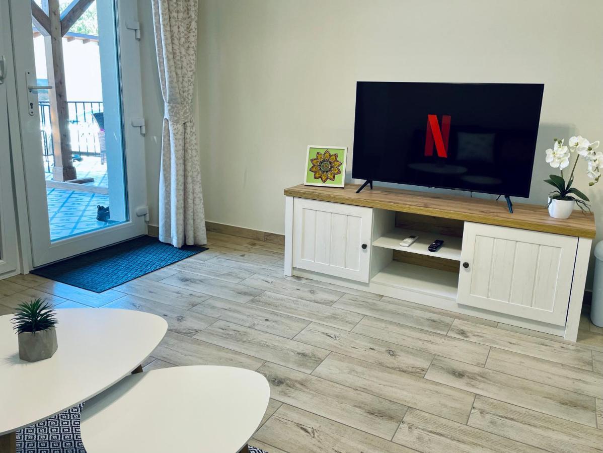 Voeroesmarty Apartmanhaz Makó Exterior foto