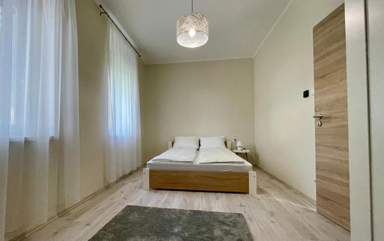 Voeroesmarty Apartmanhaz Makó Exterior foto