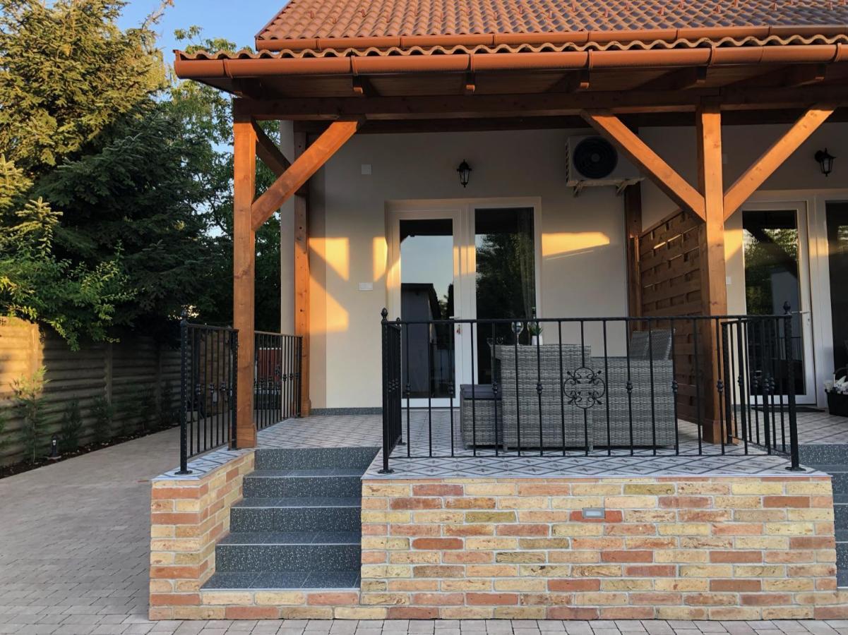 Voeroesmarty Apartmanhaz Makó Exterior foto