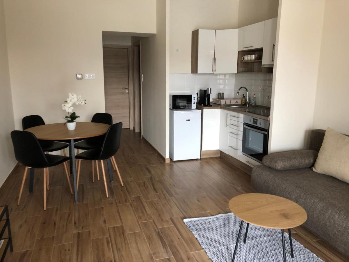 Voeroesmarty Apartmanhaz Makó Exterior foto
