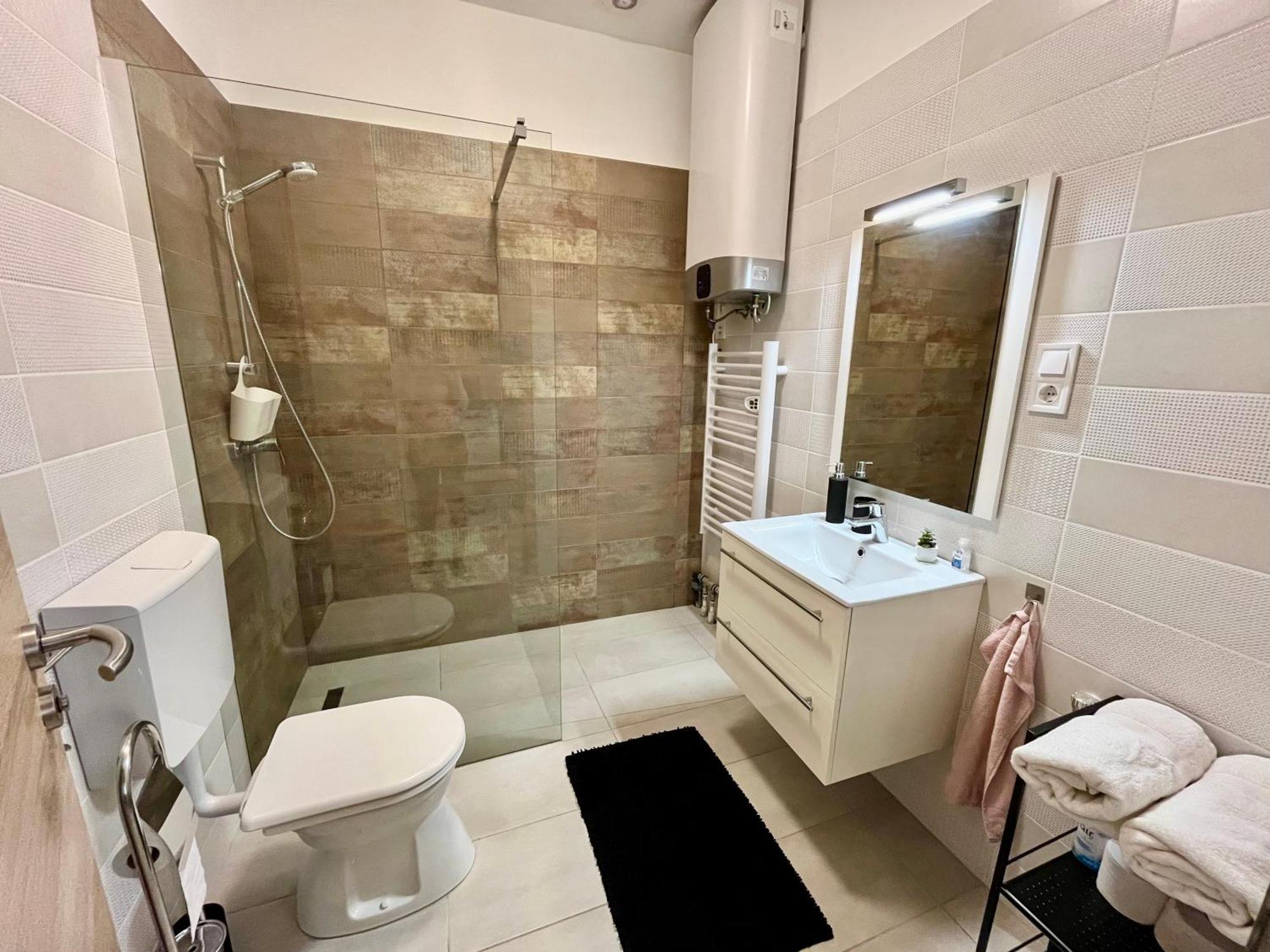 Voeroesmarty Apartmanhaz Makó Exterior foto