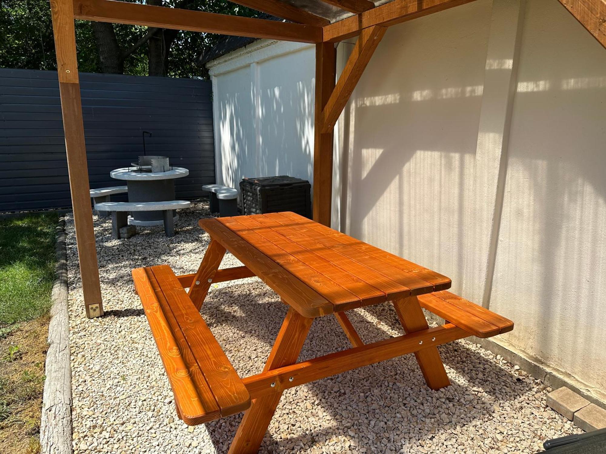 Voeroesmarty Apartmanhaz Makó Exterior foto